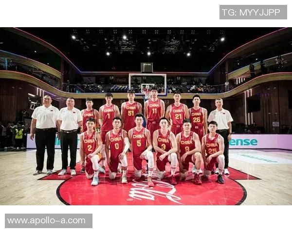 中国男篮迎战上海队全力争胜展现团队实力与个人风采 中国男篮迎战上海队全力争胜展现团队实力与个人风采